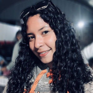 Meet your Posher, Dania